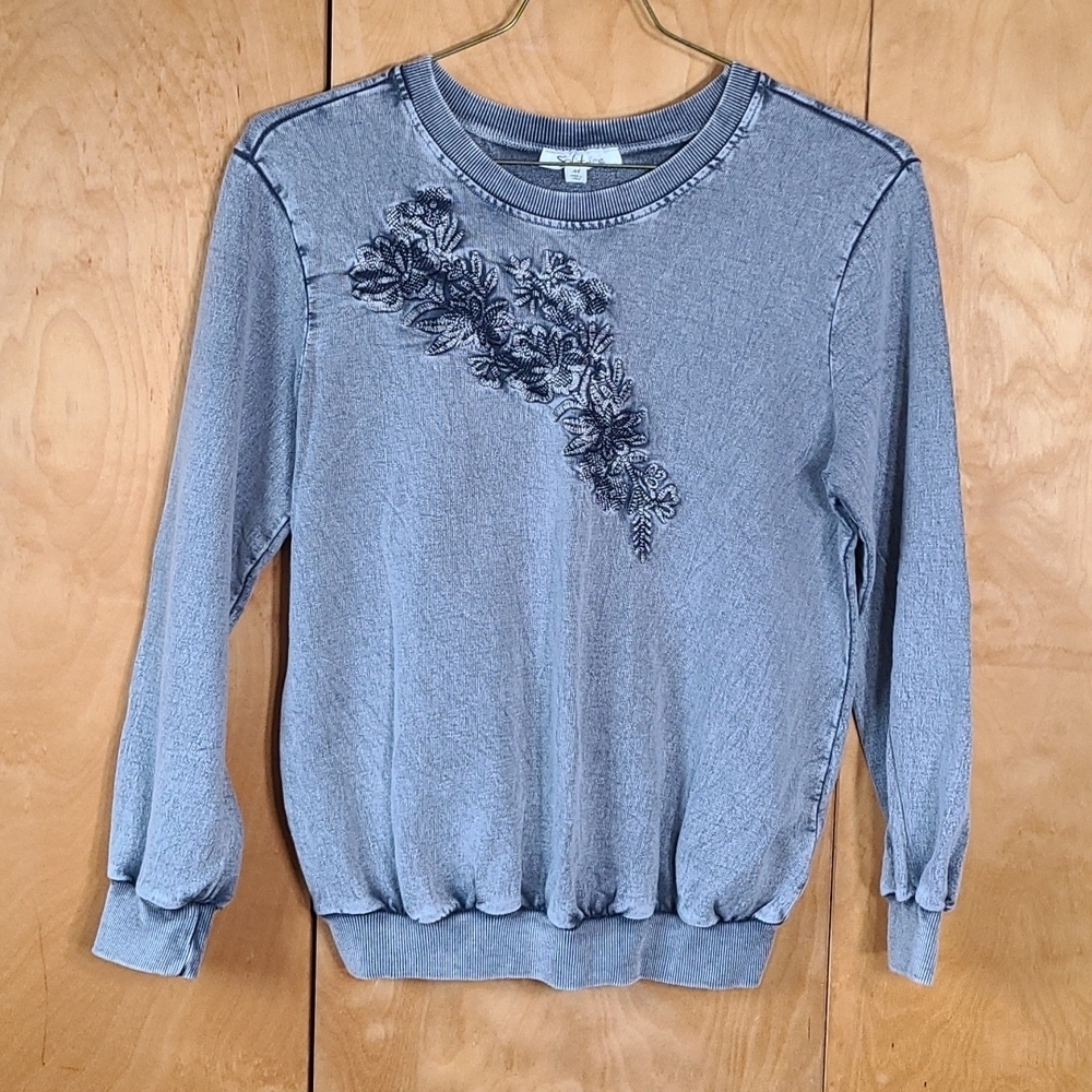 Embroidered floral sweatshirt pullover by Solitaire.  Gray. 100% cotton. Medium.
